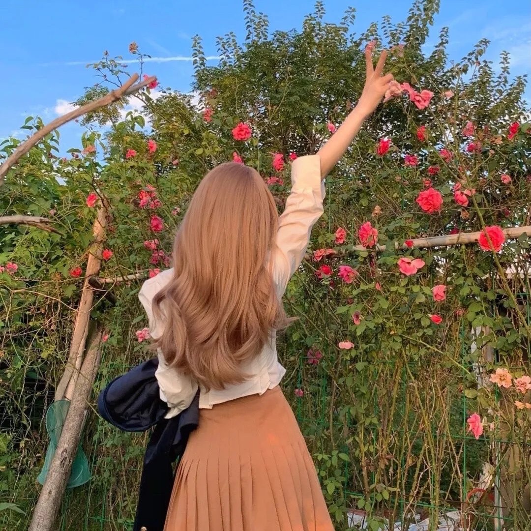 穿成白月光后被大佬宠上天